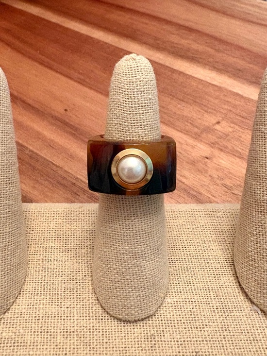 J.Crew | Tortoise Acetate and Faux Pearl Ring | Size 6 - Picture 2 of 3